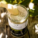 Image sur LA PÂTE À PIED PROTECTRICE & PURIFIANTE POUR ÉQUIDÉS PRÉVENTION & SOIN à l'argile blanche, au miel et au zinc.