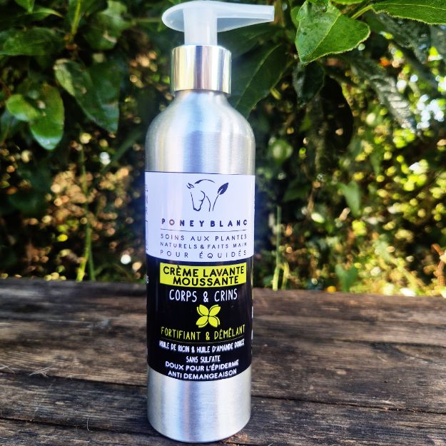 Image sur Shampoing Crème pour épiderme et crins fragile à l'huile de ricin, lavandin et menthe pour chevaux.